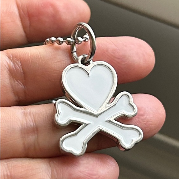 🖤Sanrio x Tokidoki White enamel heart skull pendant necklace - Picture 3 of 8
